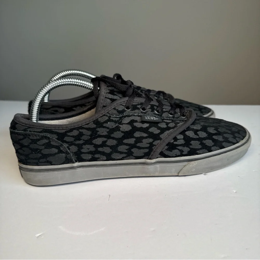 Vans Suede Leather Skateboard Sneakers Shoes Womens 9 Low Top Black Animal Print